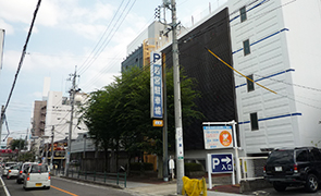 若宮駐車場入口写真